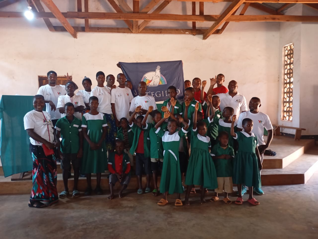 Community of Sant’Egidio donates to needy pupils